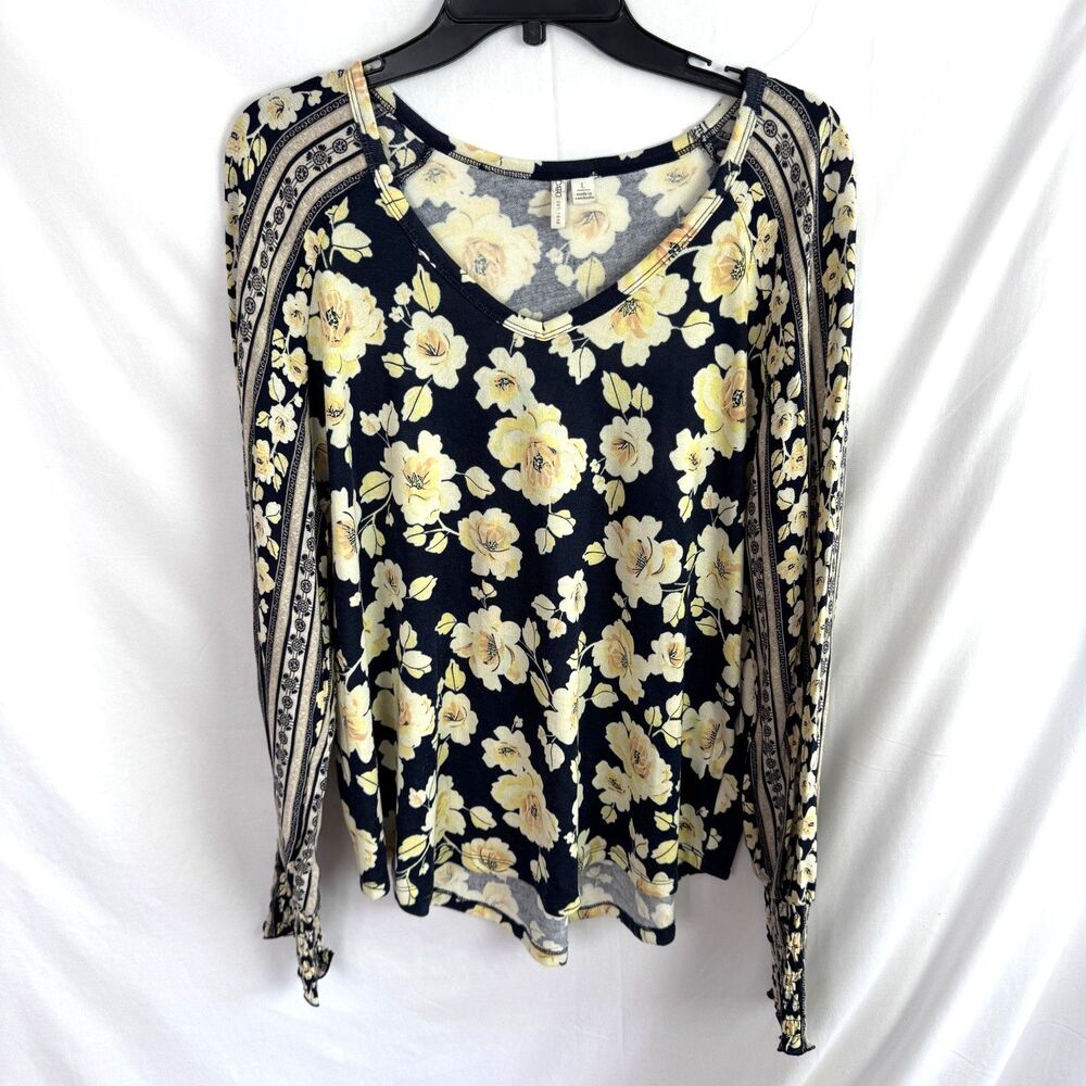Cato Women's Knit Top Size Large Floral Print Long Sleeves V-Neck